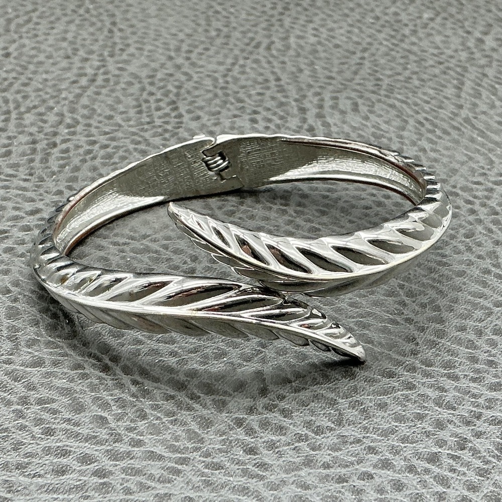 Silver Tone Bracelet Leaf Bypass Hinged Bangle Womens 7 Costume Jewelry Clamper‎